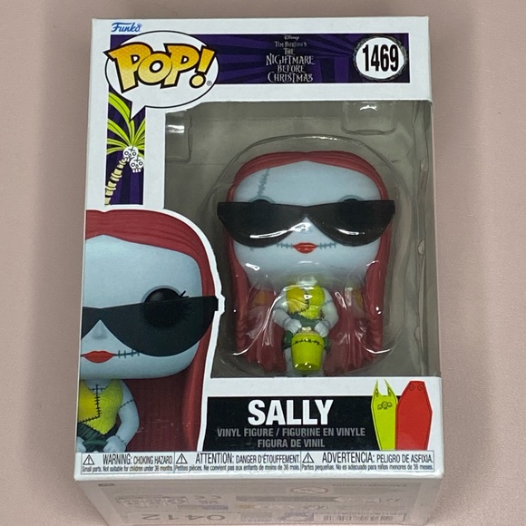 Funko Sally at the Beach #1469 - Picture 4 of 7